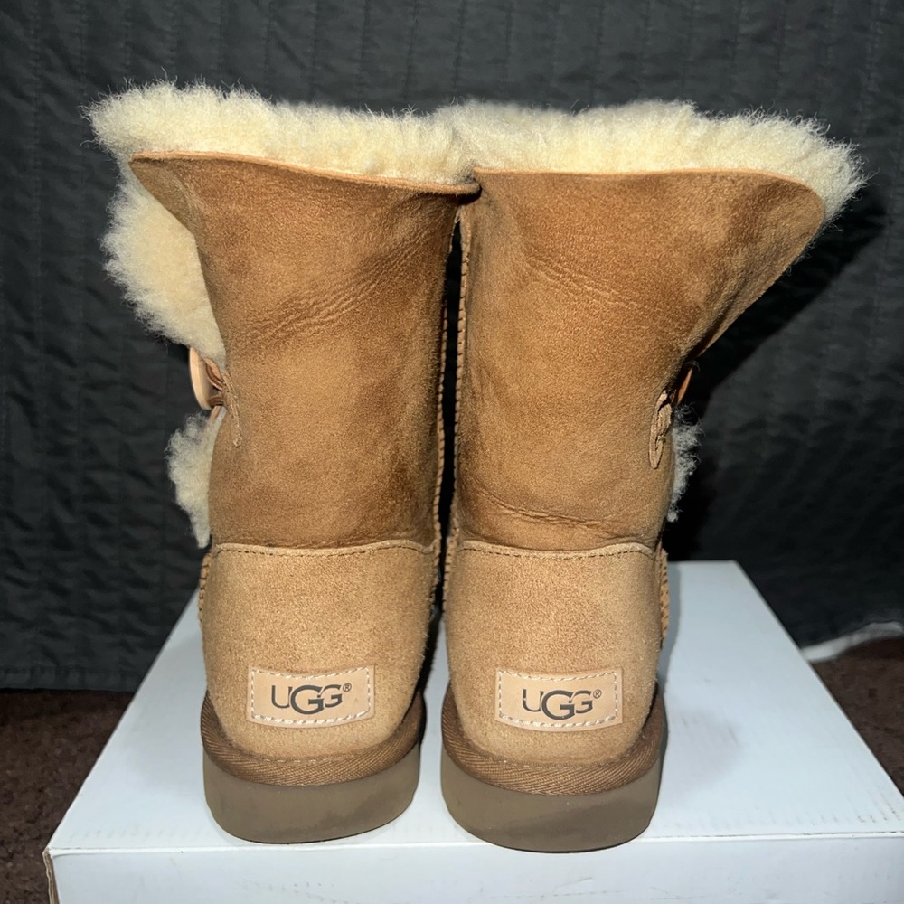 UGGS Bailey Button II - Picture 4 of 6